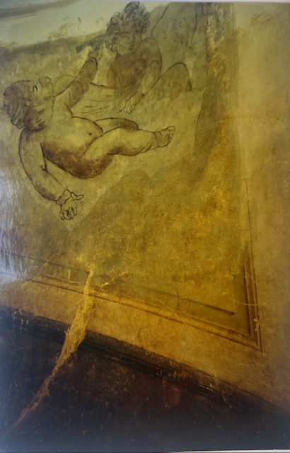 Fresque murale Petit ange sur faux marbre dans immeuble Boulevard des Capucines - Paris