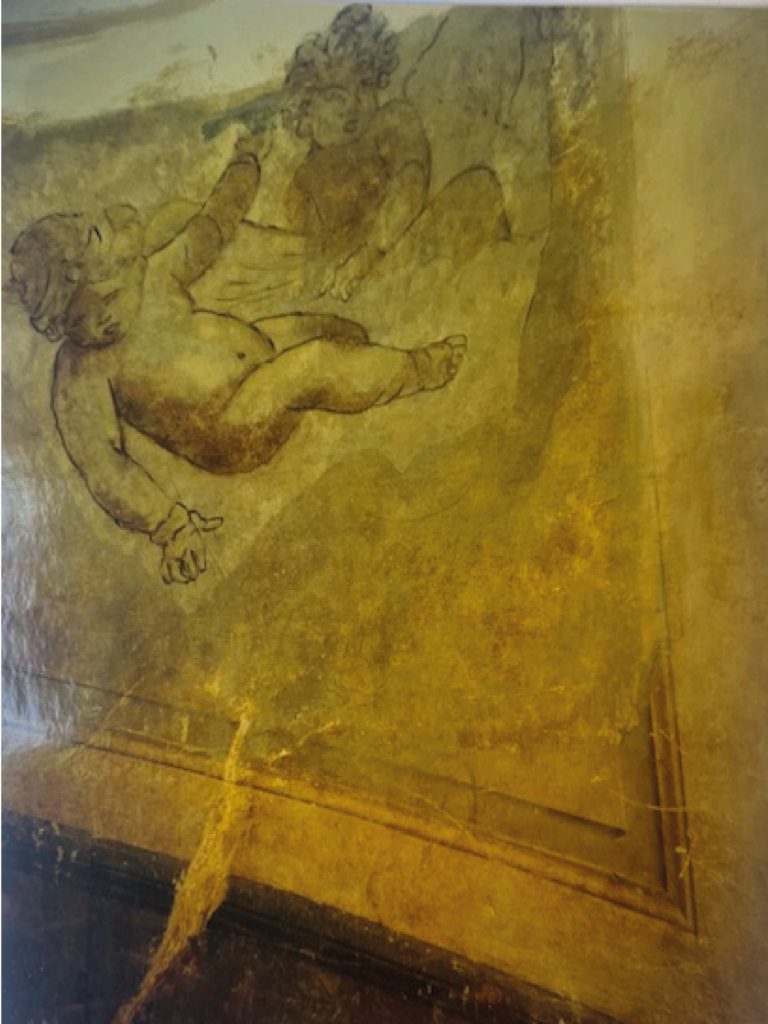 Fresque murale - Petit ange sur faux marbre - immeuble Boulevard des Capucines - Paris - Magali LE DOZE